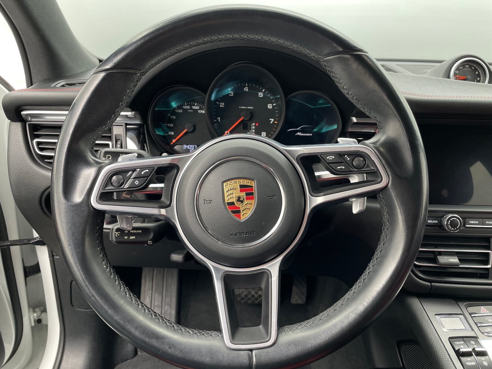 Thumbnail: 2021 Porsche Macan - 4