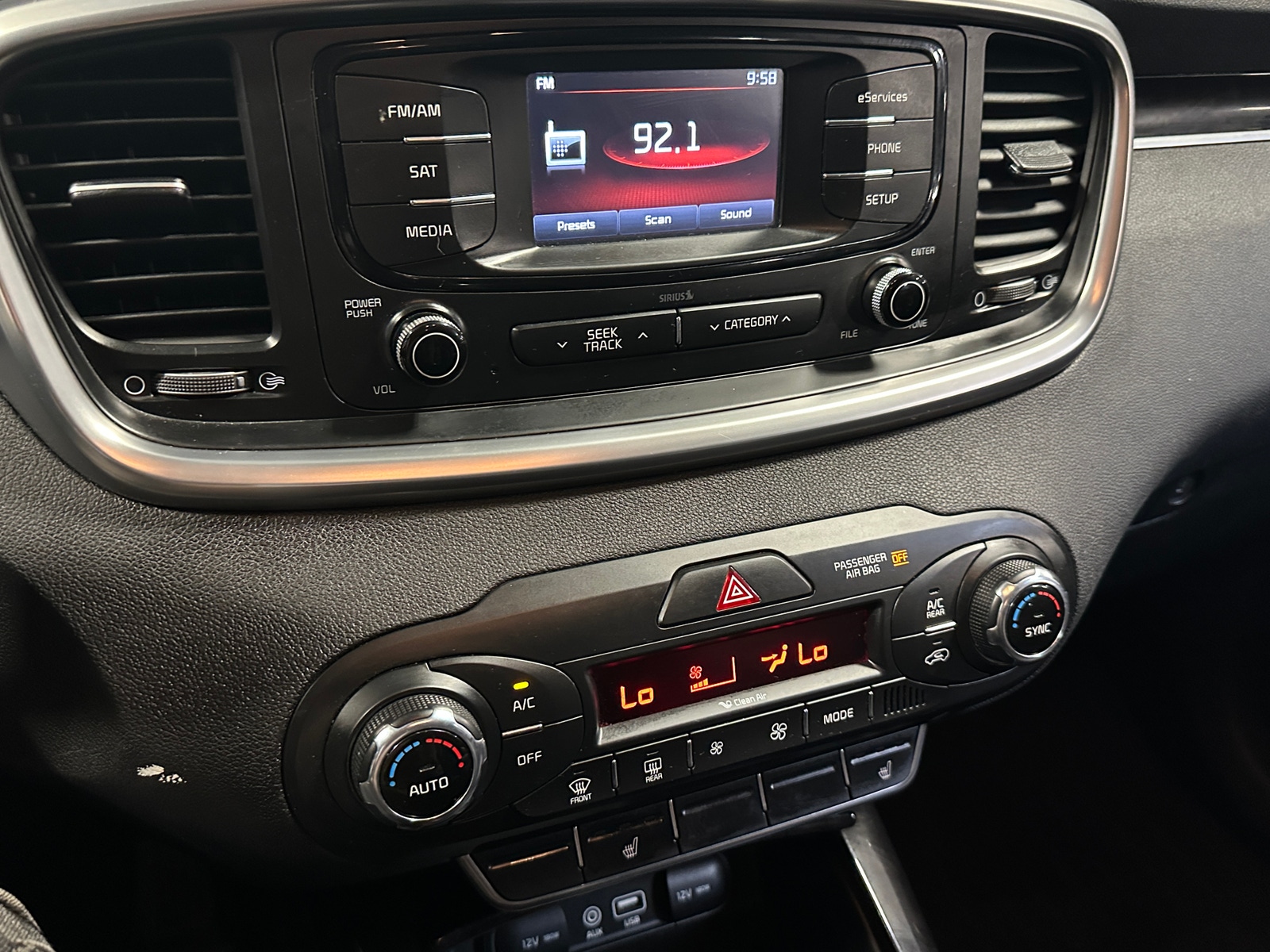 Thumbnail: 2016 Kia Sorento - 3