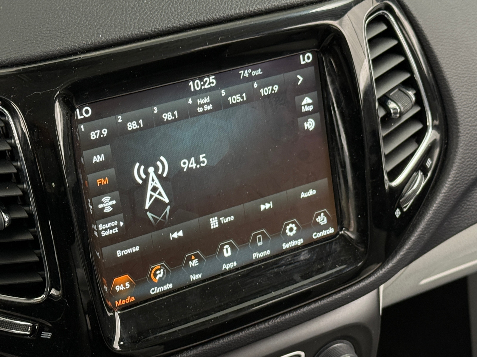 Thumbnail: 2021 Jeep Compass - 3