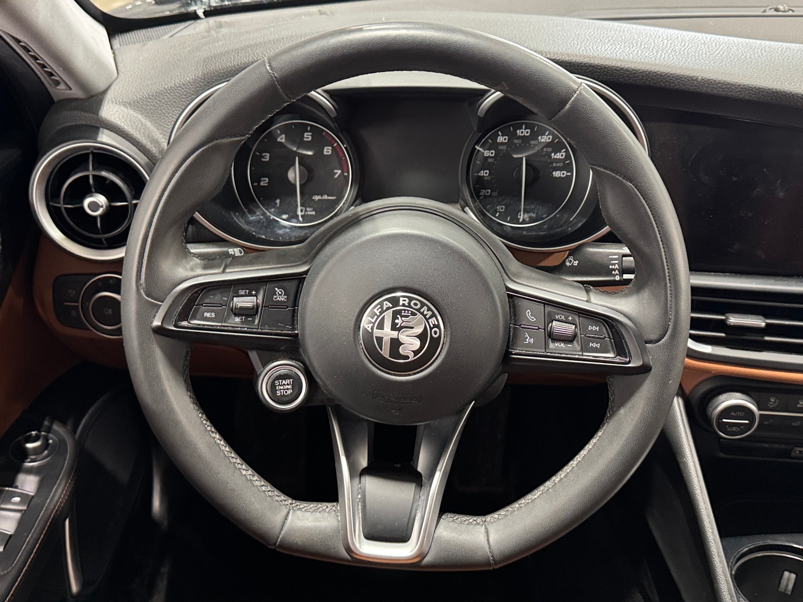 Thumbnail: 2020 Alfa Romeo Giulia - 4