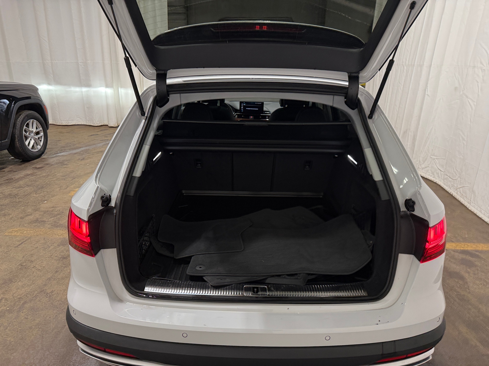 Thumbnail: 2023 Audi A4 - 6