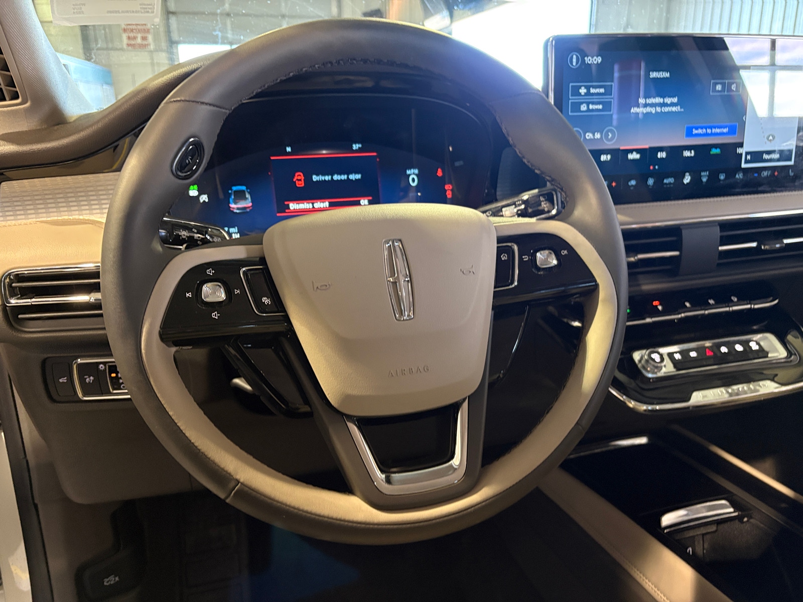 Thumbnail: 2024 Lincoln Corsair - 4