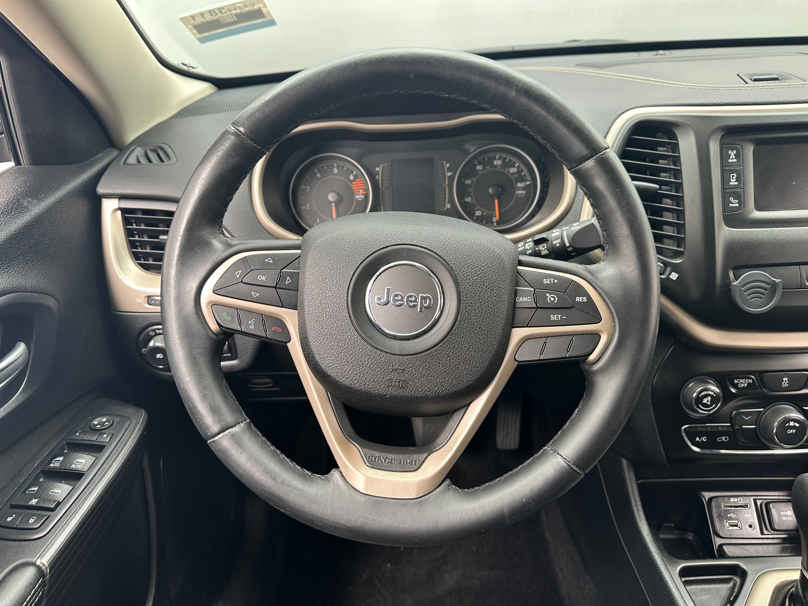 Thumbnail: 2016 Jeep Cherokee - 5