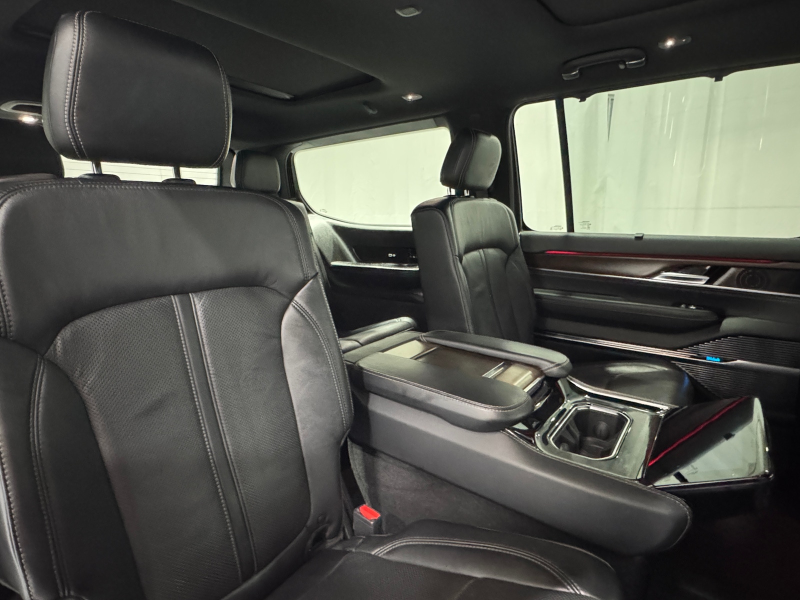 Thumbnail: 2022 Jeep Grand Wagoneer - 5