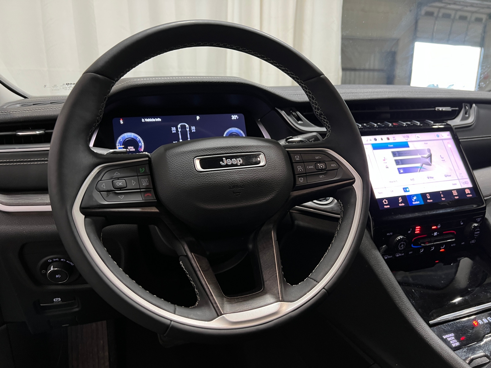 Thumbnail: 2023 Jeep Grand Cherokee L - 4