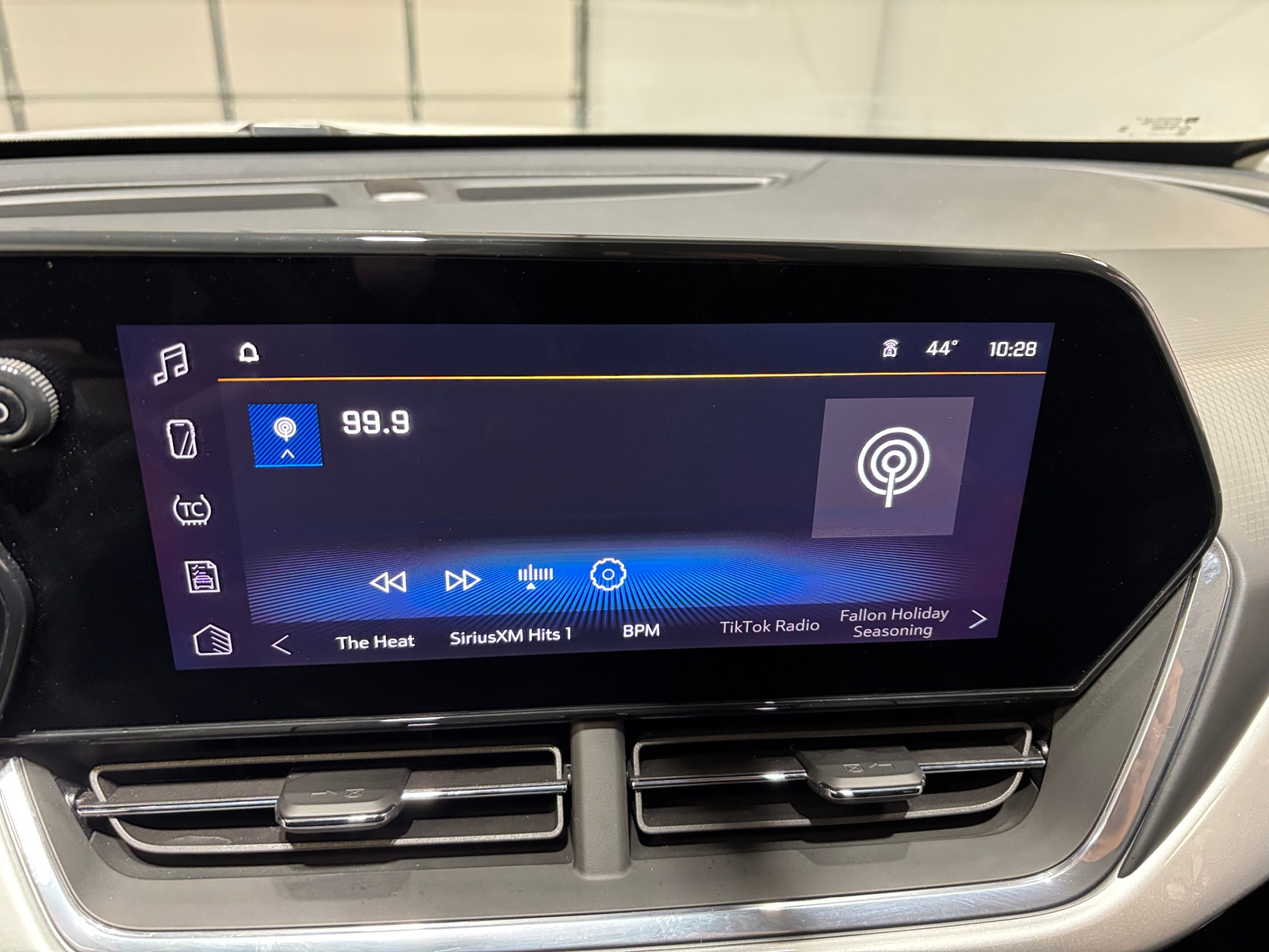 Thumbnail: 2025 Chevrolet Trax - 4