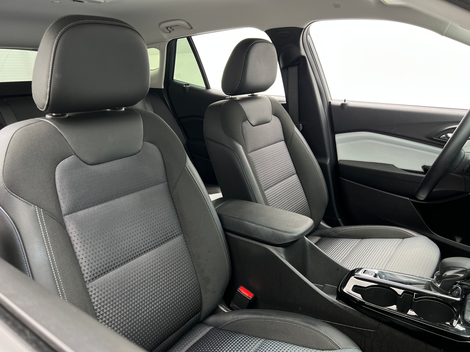 Thumbnail: 2025 Chevrolet Trax - 2