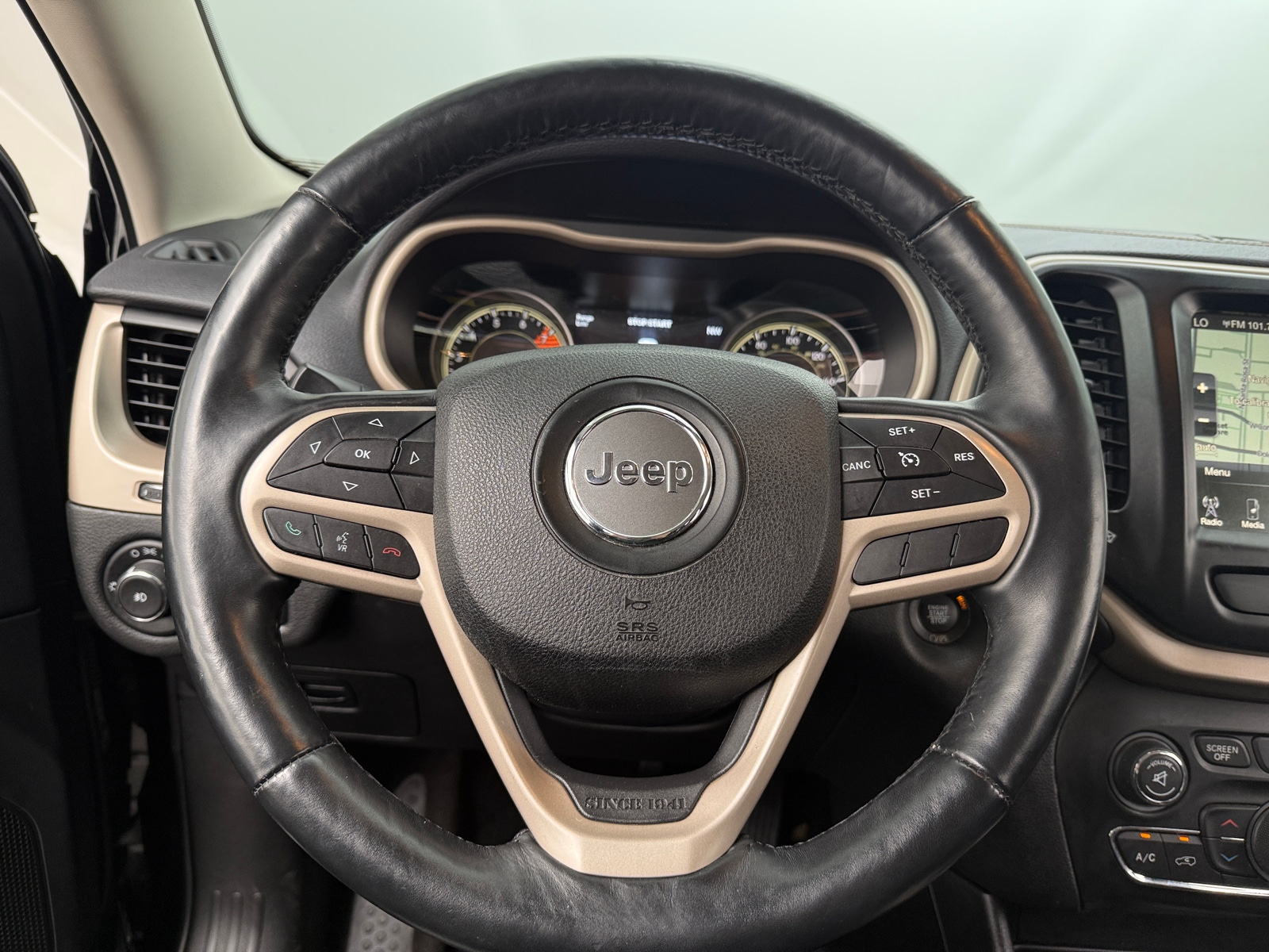 Thumbnail: 2017 Jeep Cherokee - 4