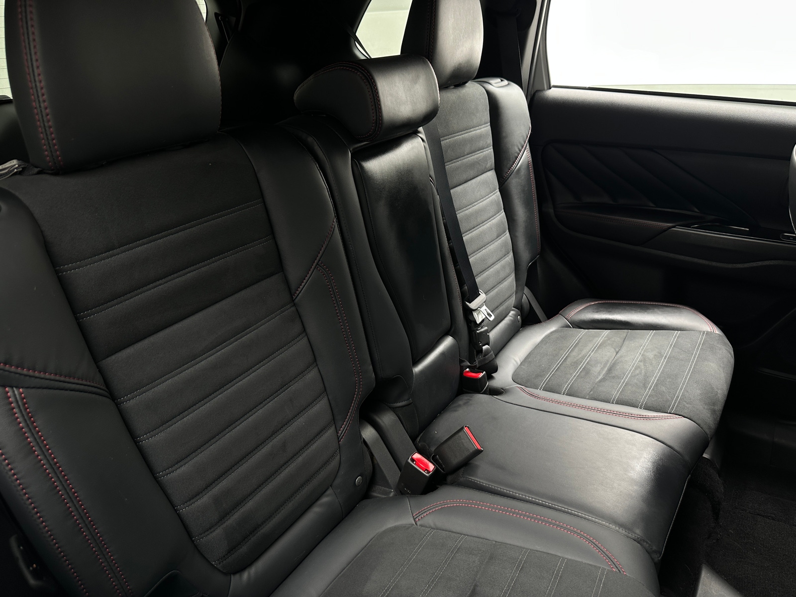 Thumbnail: 2022 Mitsubishi Outlander - 5