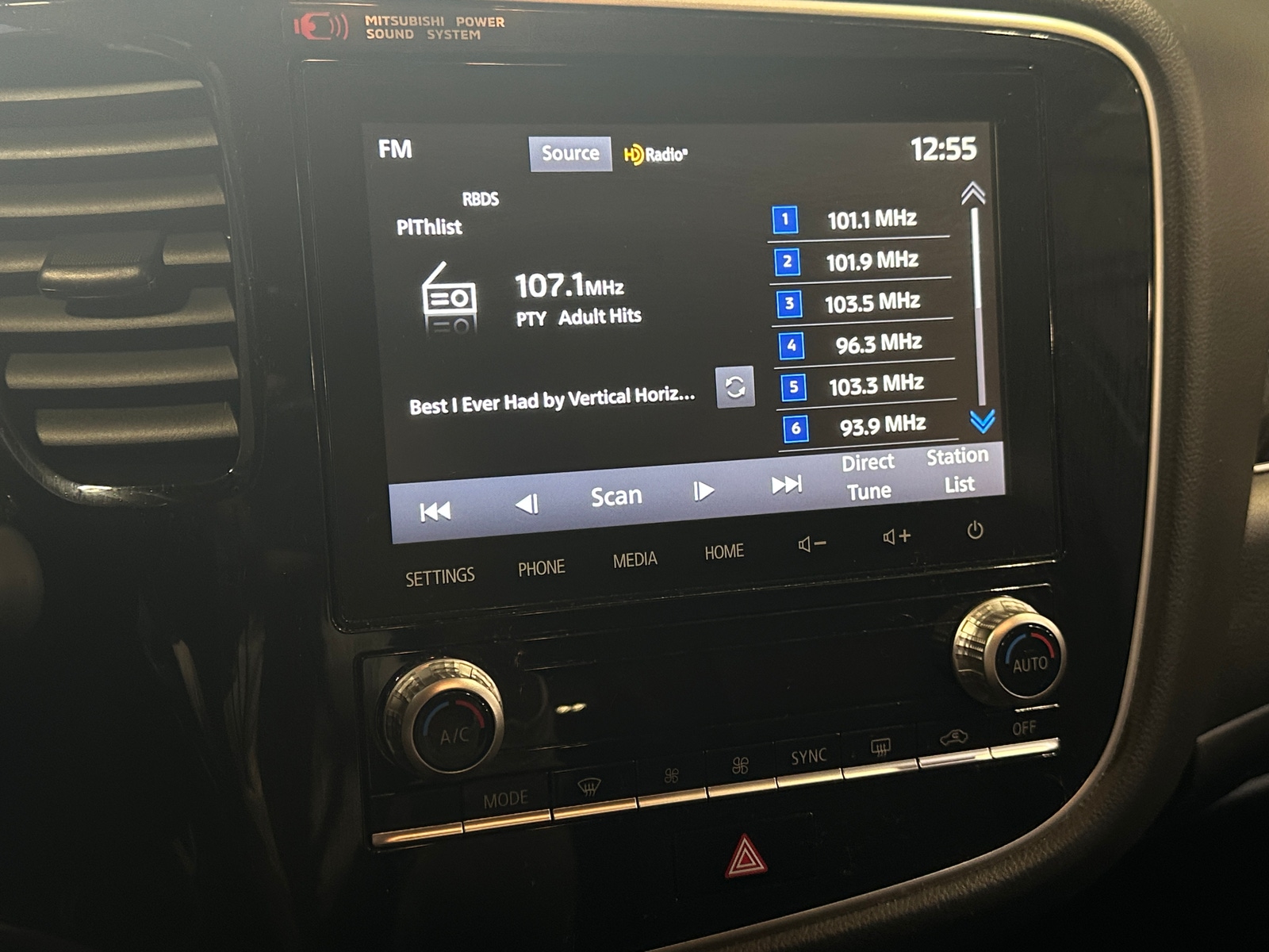 Thumbnail: 2022 Mitsubishi Outlander - 3