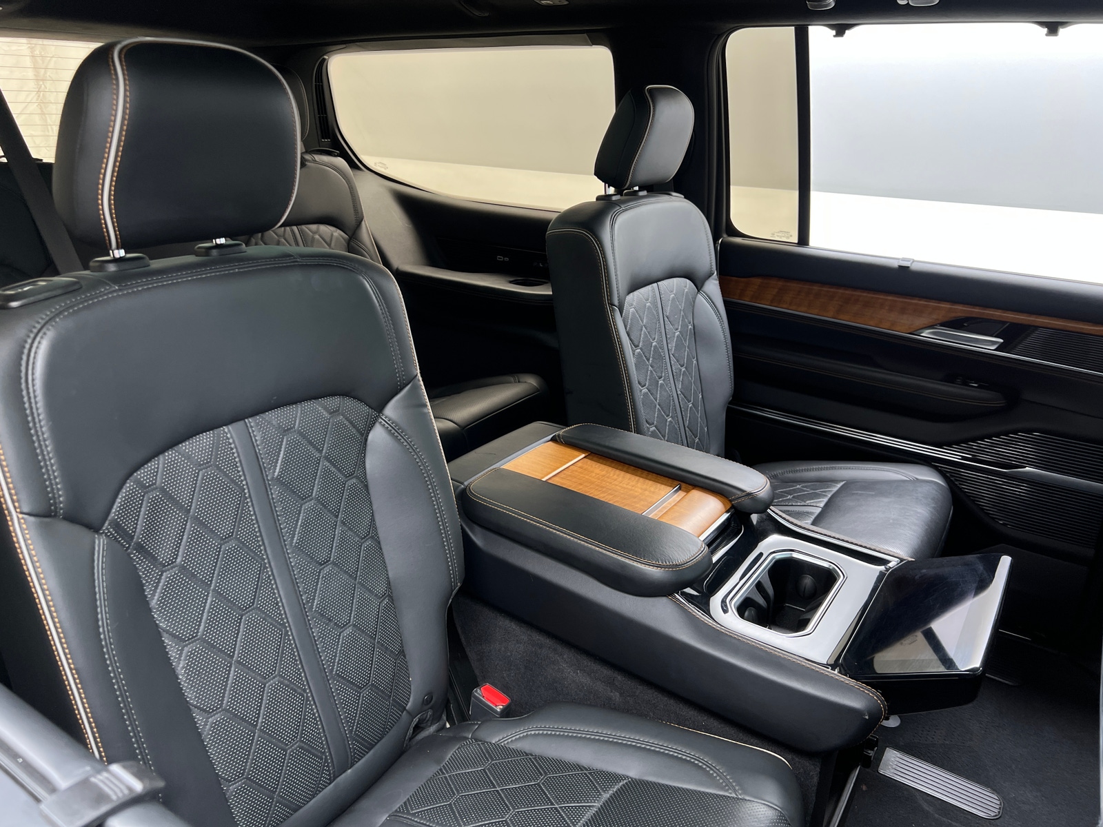 Thumbnail: 2022 Jeep Grand Wagoneer - 5