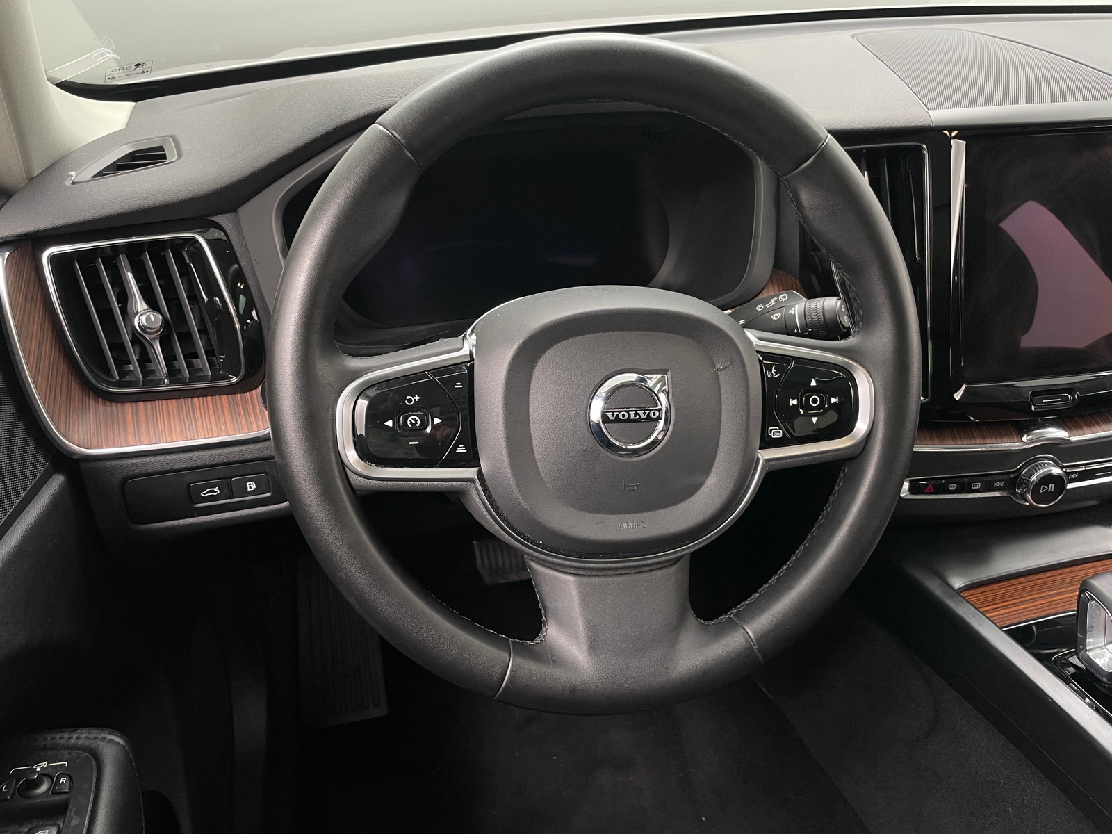 Thumbnail: 2024 Volvo XC60 - 4