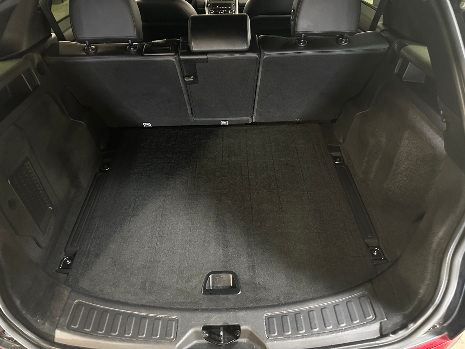 Thumbnail: 2017 Land Rover Discovery Sport - 7