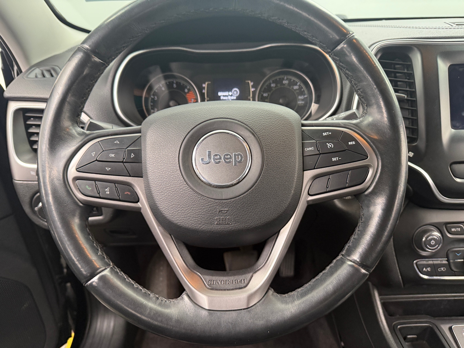 Thumbnail: 2019 Jeep Cherokee - 5