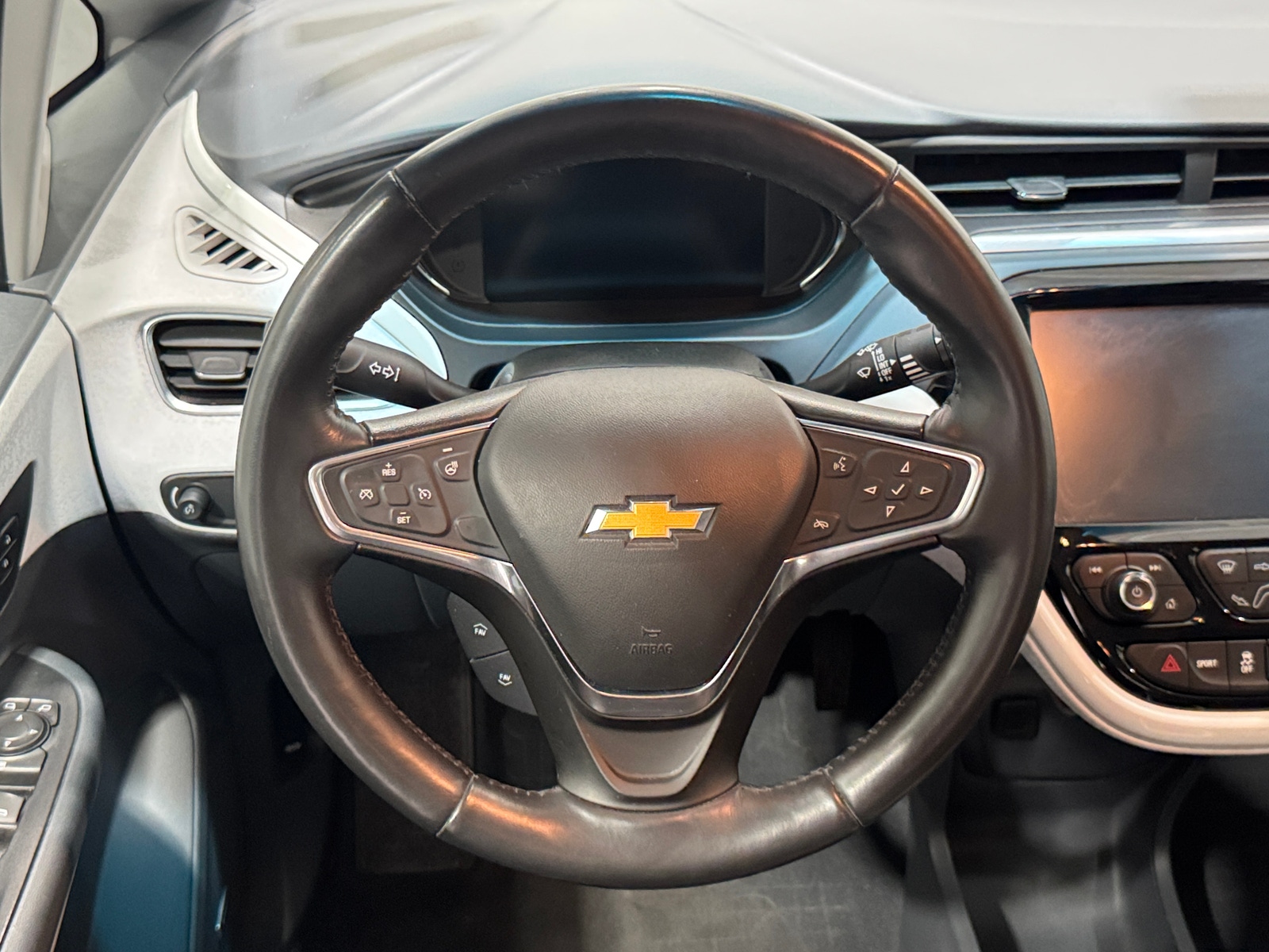 Thumbnail: 2017 Chevrolet Bolt EV - 4