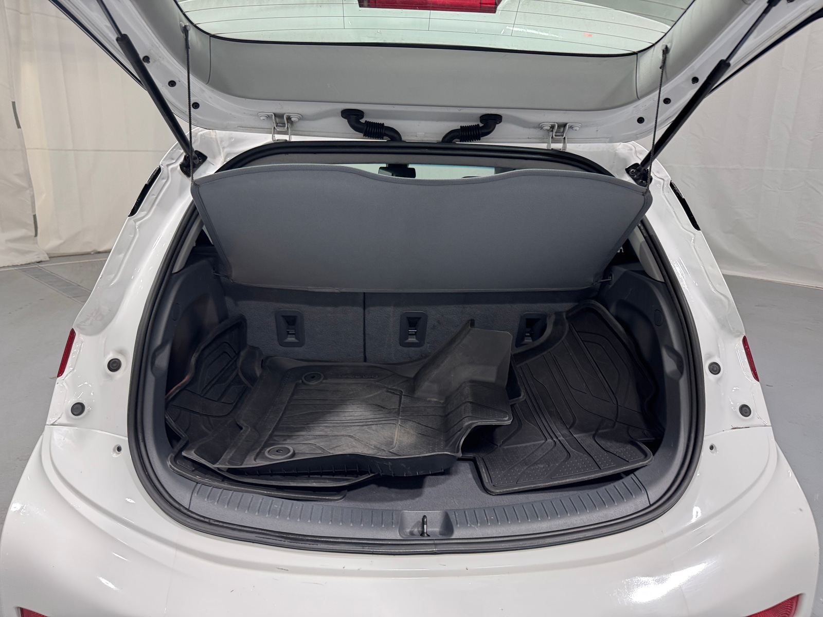 Thumbnail: 2017 Chevrolet Bolt EV - 6