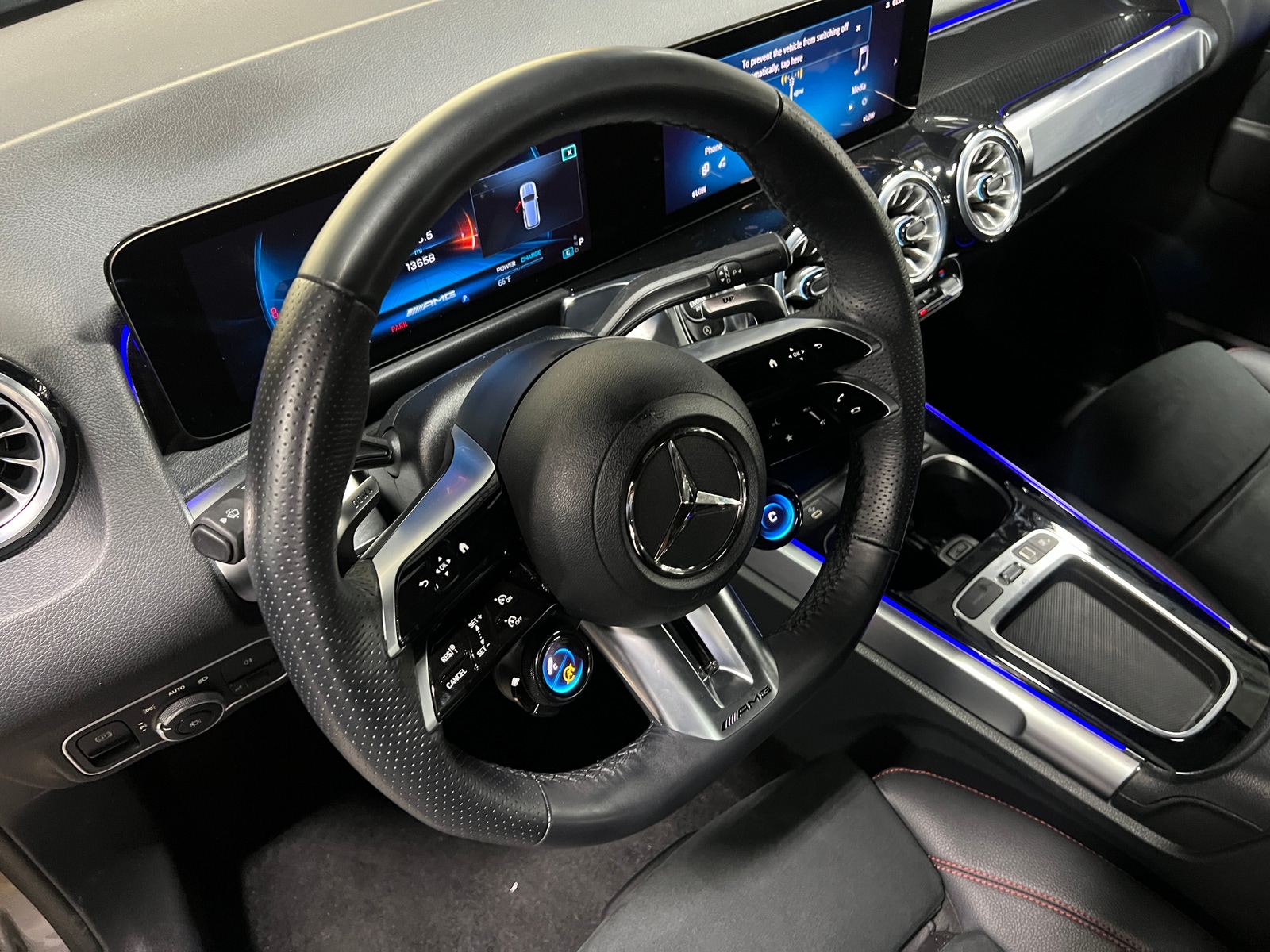 Thumbnail: 2025 Mercedes-Benz GLB - 4