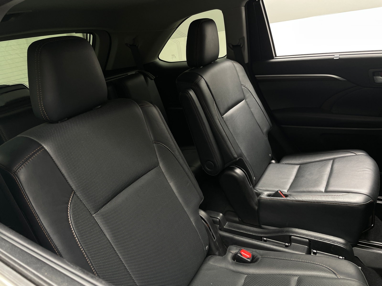 Thumbnail: 2016 Toyota Highlander - 5