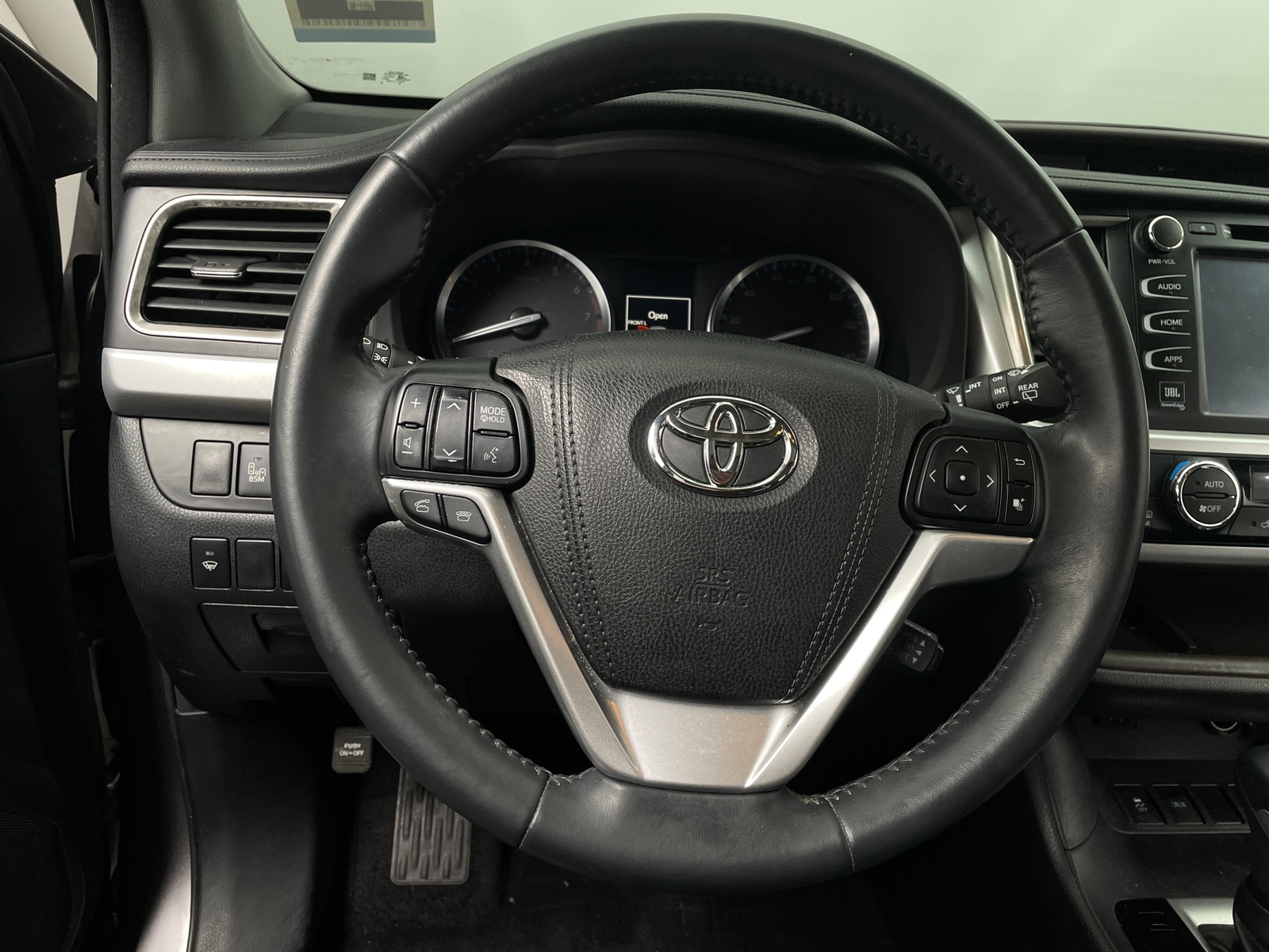Thumbnail: 2016 Toyota Highlander - 4