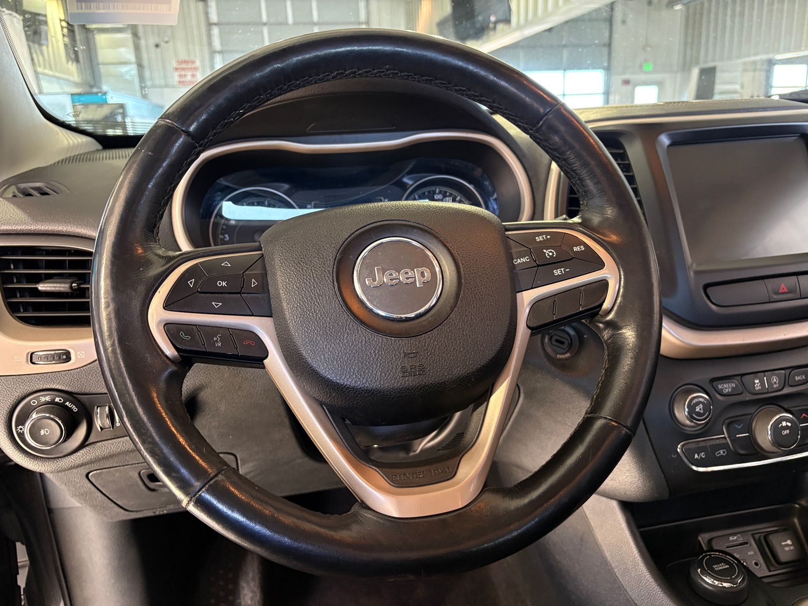 Thumbnail: 2016 Jeep Cherokee - 5