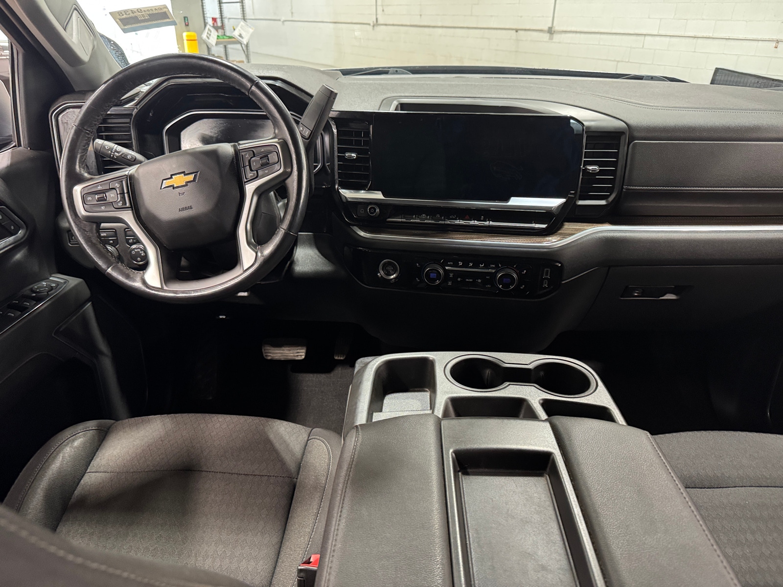 Thumbnail: 2022 Chevrolet Silverado 1500 - 3