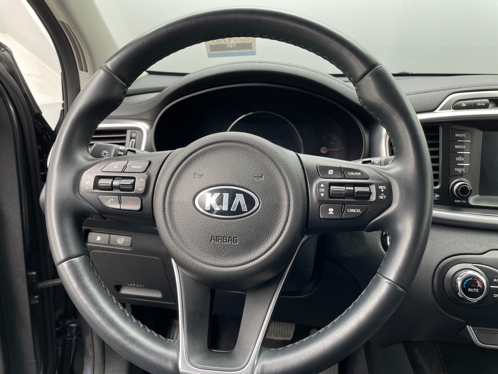 Thumbnail: 2018 Kia Sorento - 4