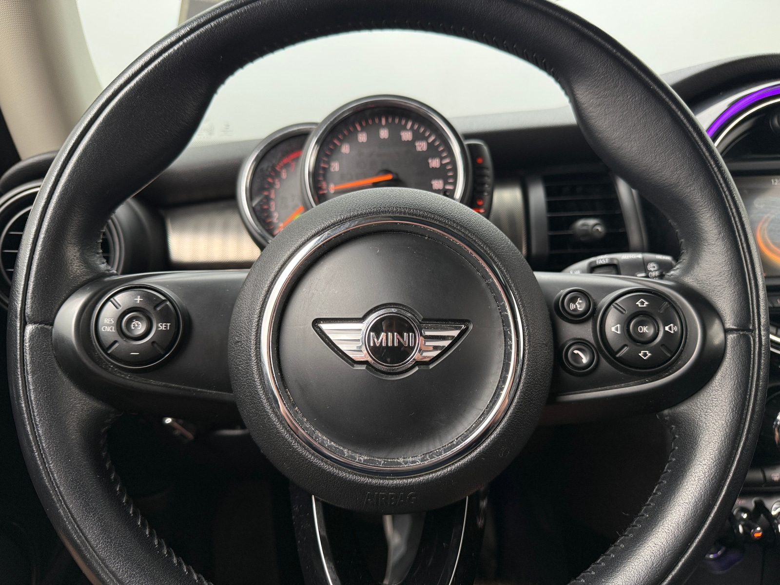 Thumbnail: 2017 MINI Cooper Hardtop - 4