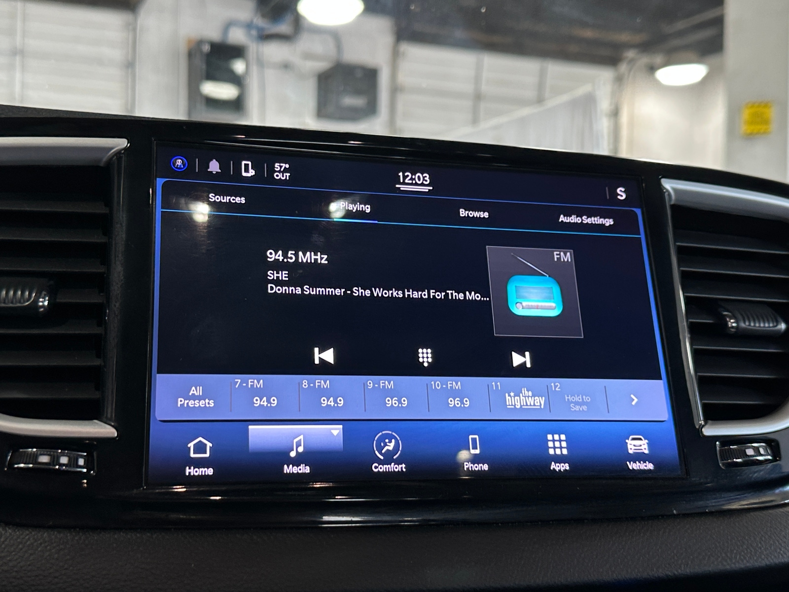 Thumbnail: 2022 Chrysler Pacifica - 3