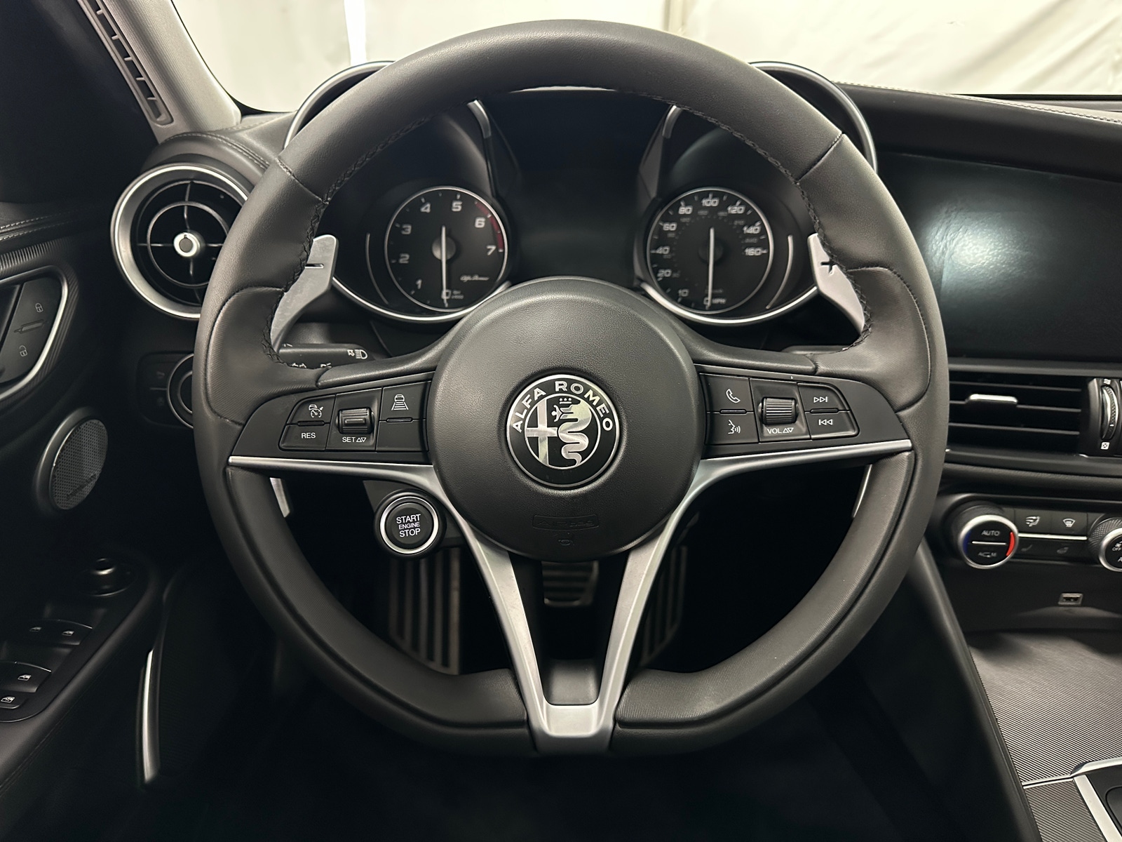 Thumbnail: 2019 Alfa Romeo Giulia - 4