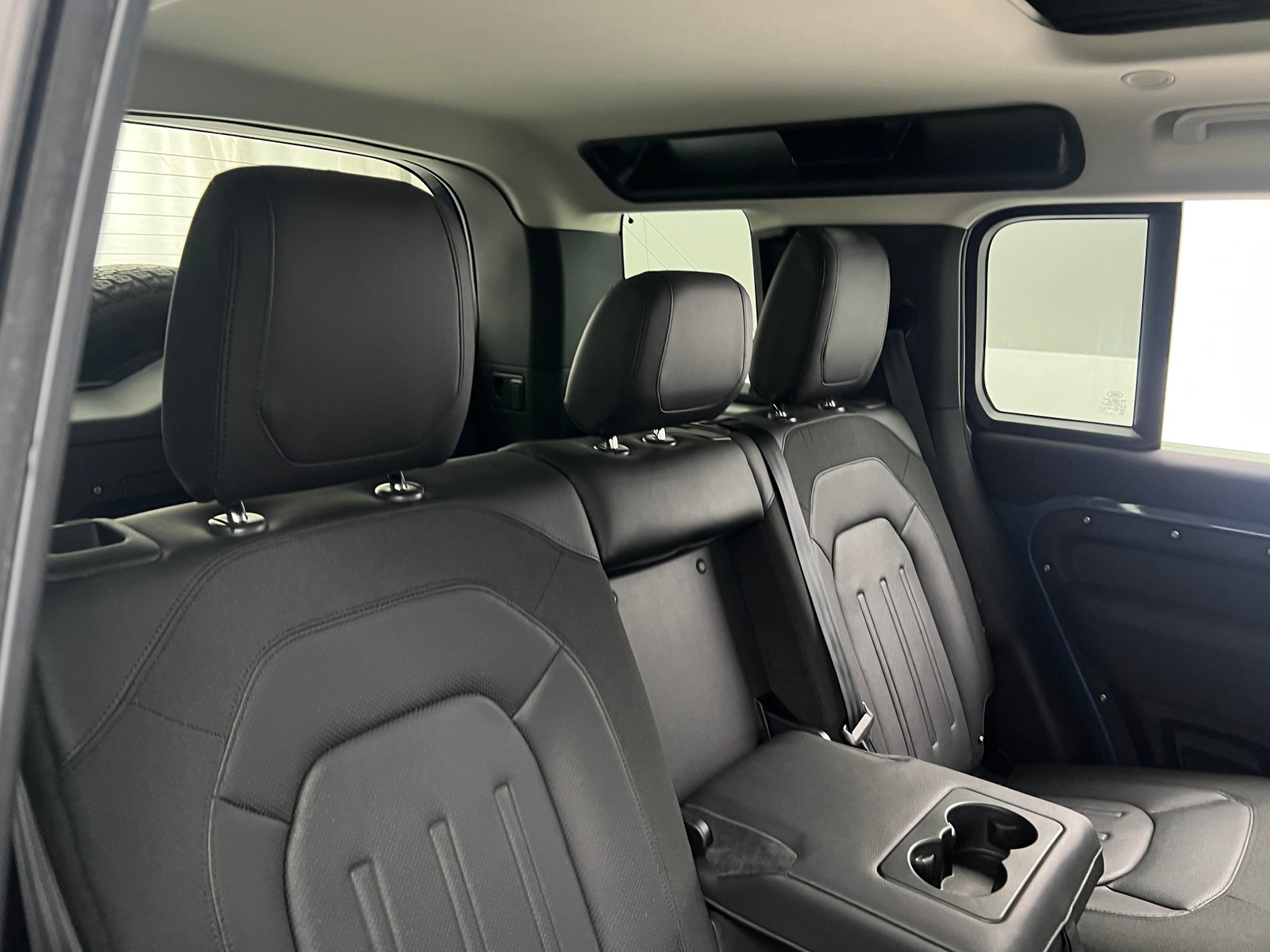 Thumbnail: 2020 Land Rover Defender - 5