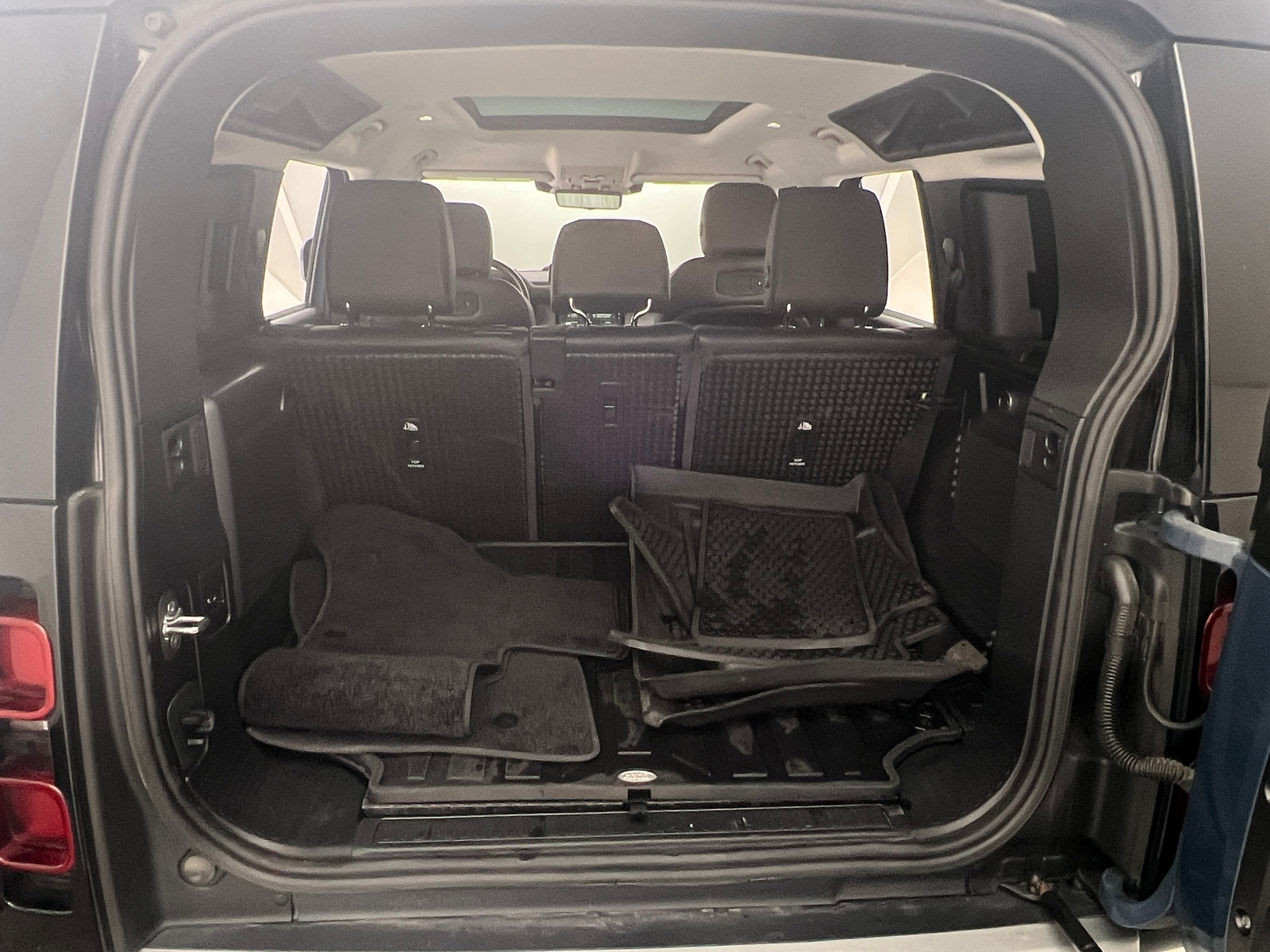 Thumbnail: 2020 Land Rover Defender - 6