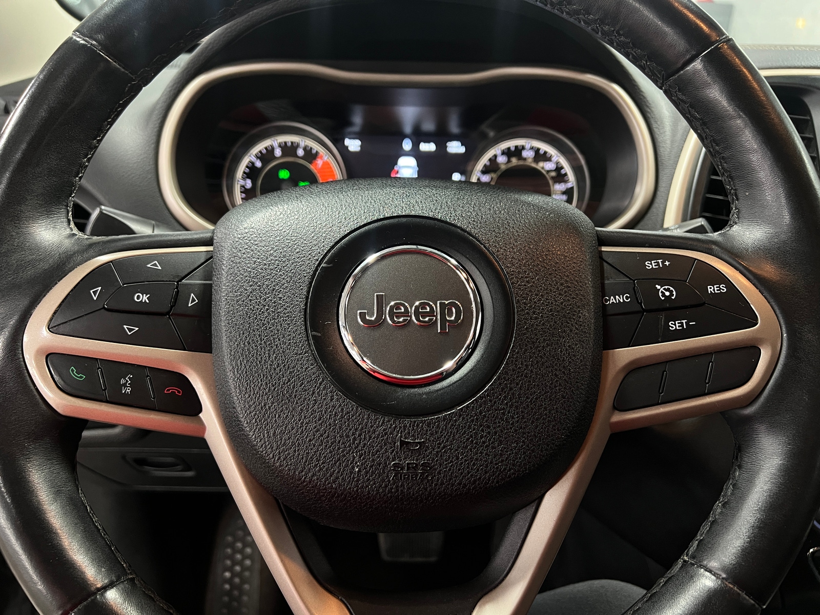 Thumbnail: 2017 Jeep Cherokee - 4