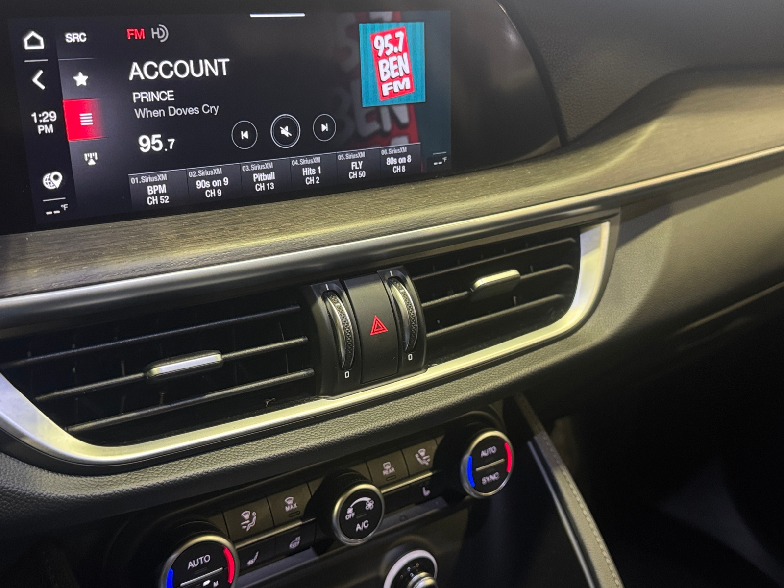 Thumbnail: 2021 Alfa Romeo Stelvio - 3