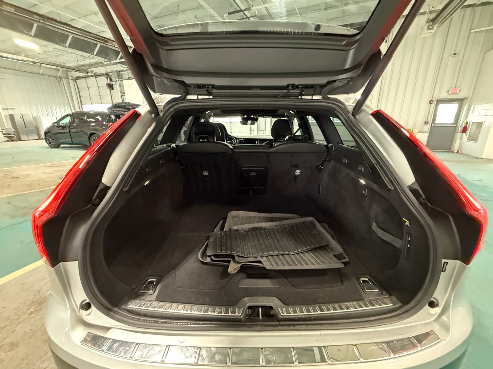 Thumbnail: 2018 Volvo V90 - 6