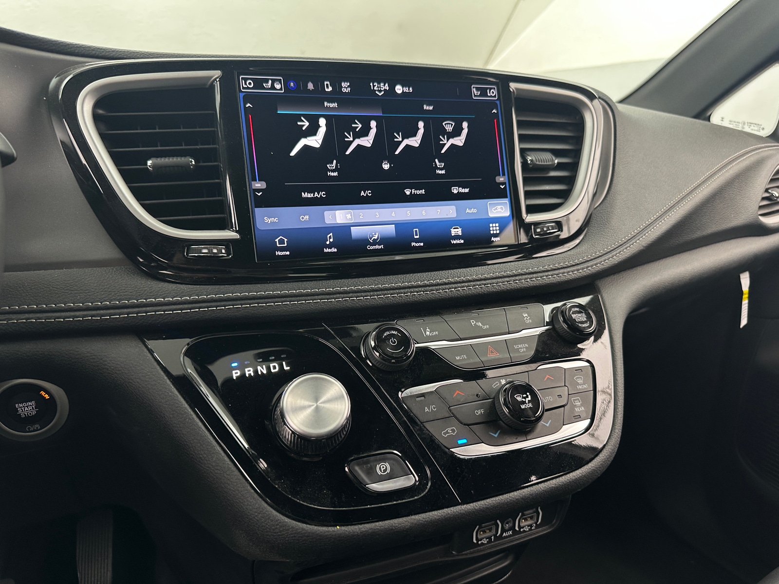 Thumbnail: 2025 Chrysler Pacifica - 3