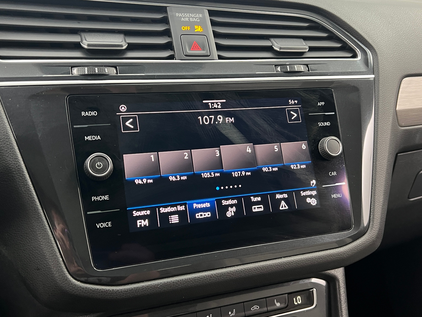 Thumbnail: 2021 Volkswagen Tiguan - 3