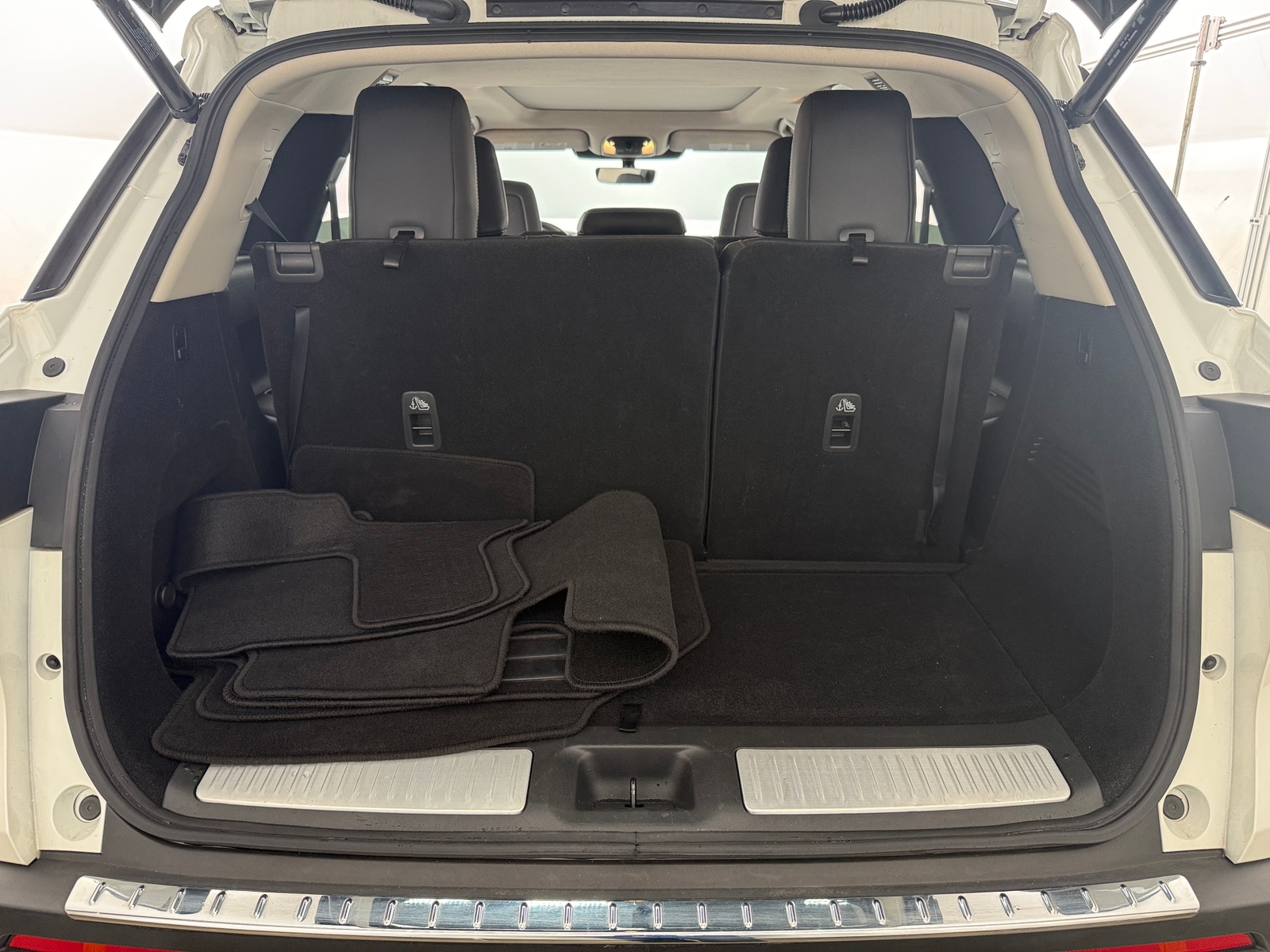 Thumbnail: 2023 INFINITI QX60 - 6