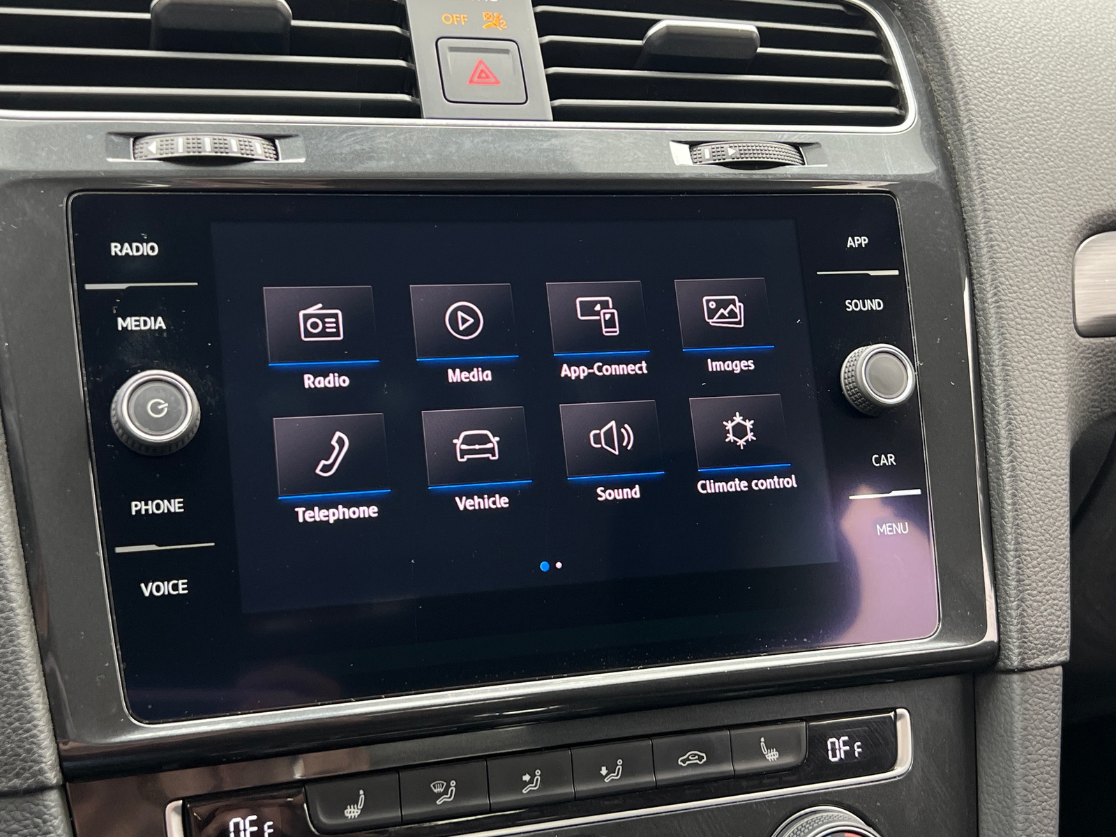 Thumbnail: 2019 Volkswagen e-Golf - 4