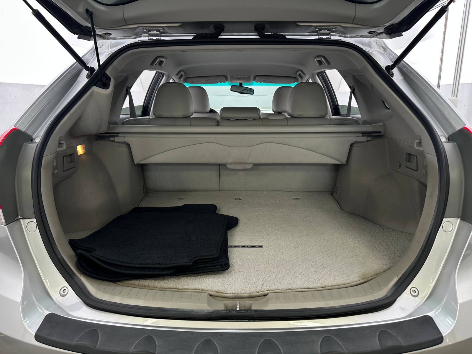 Thumbnail: 2010 Toyota Venza - 7