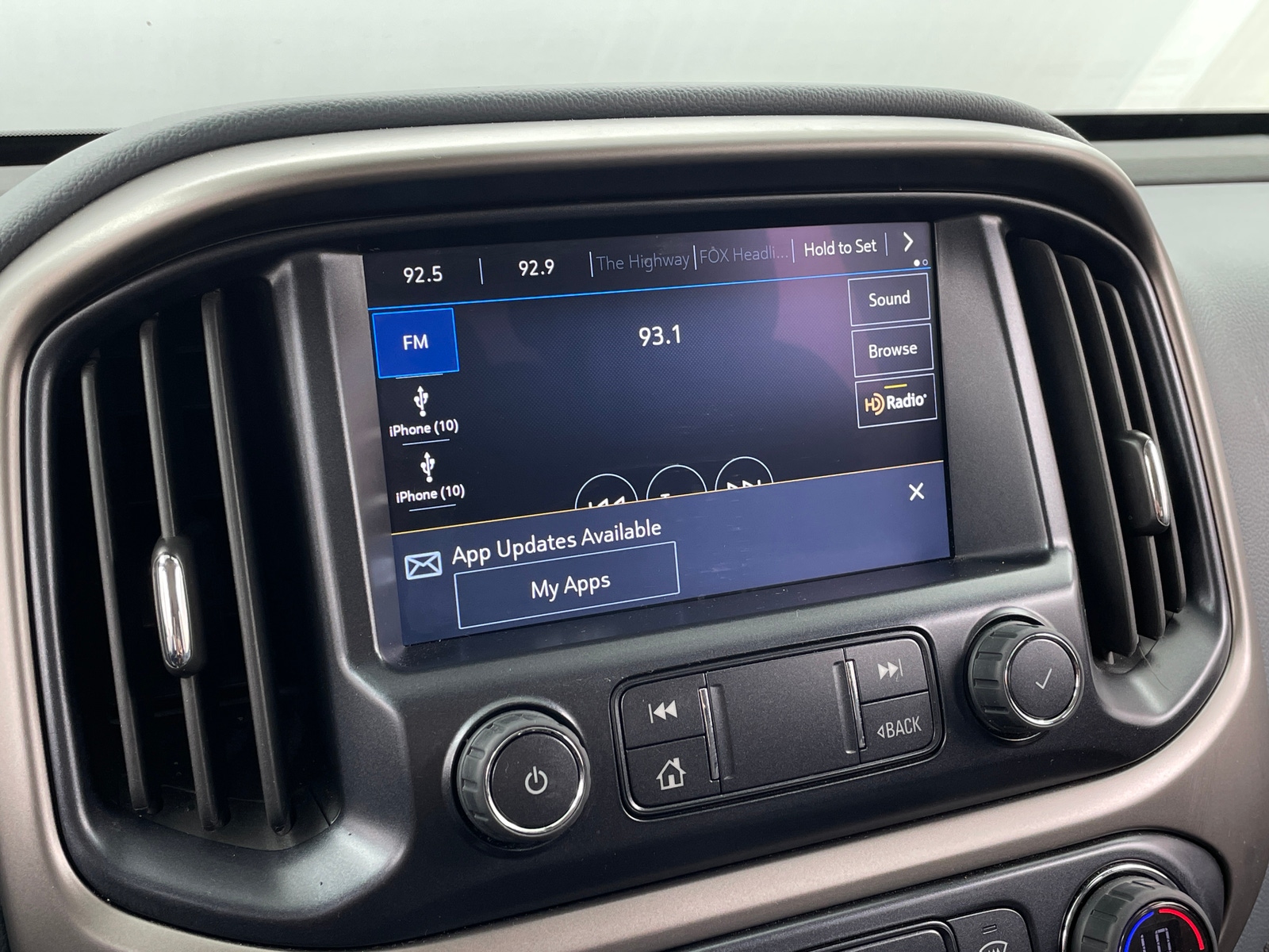 Thumbnail: 2022 Chevrolet Colorado - 4