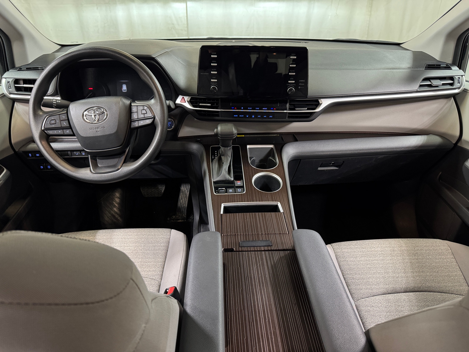 Thumbnail: 2023 Toyota Sienna - 3