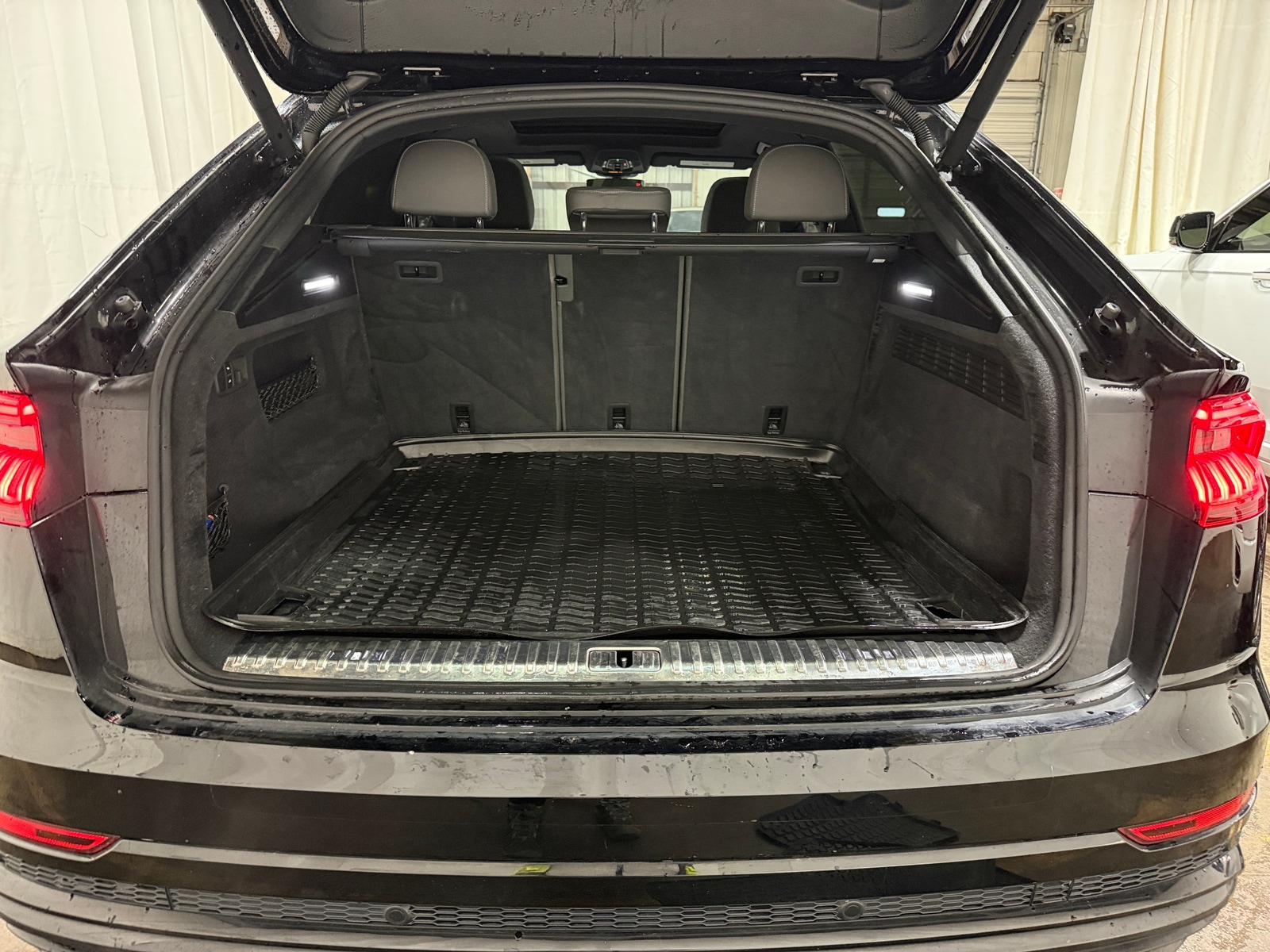 Thumbnail: 2020 Audi Q8 - 6