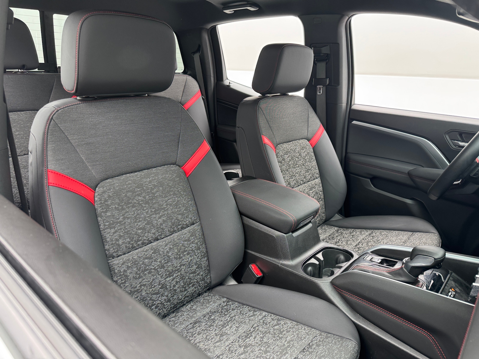 Thumbnail: 2024 Chevrolet Colorado - 2