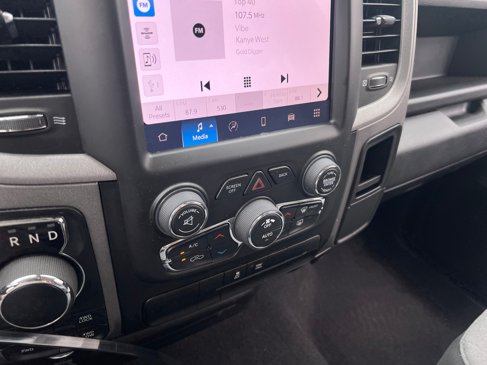 Thumbnail: 2024 RAM 1500 Classic - 4