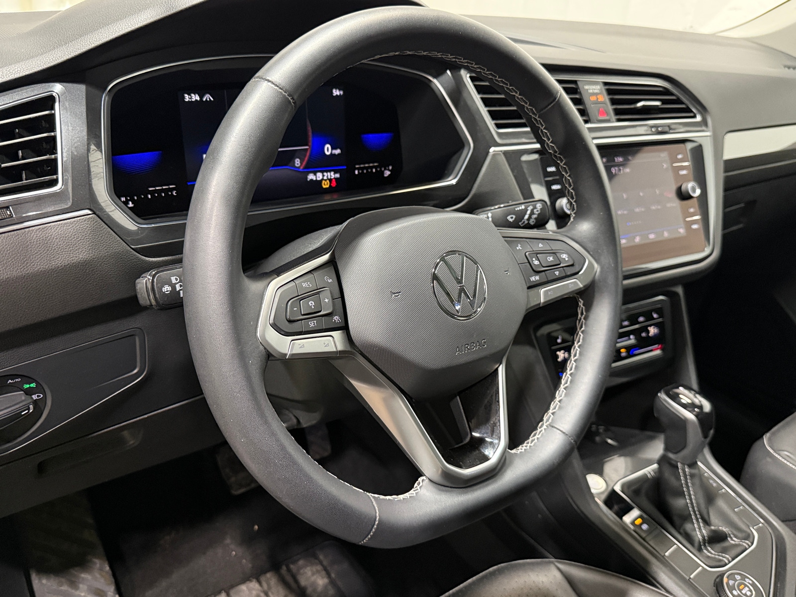 Thumbnail: 2022 Volkswagen Tiguan - 4