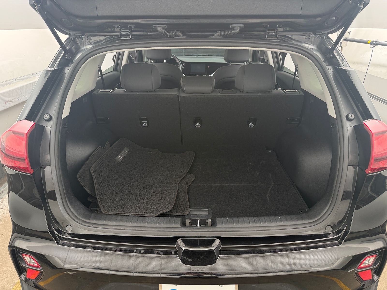 Thumbnail: 2022 Kia Niro - 7