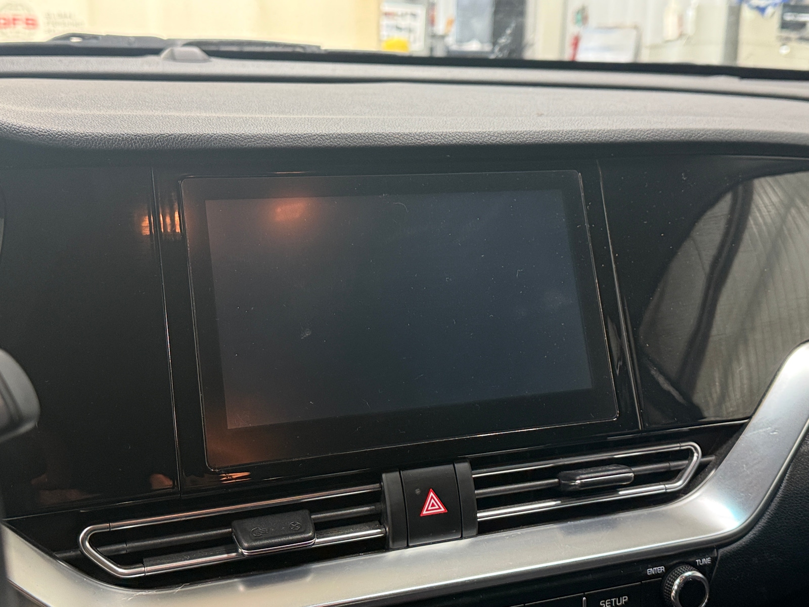 Thumbnail: 2022 Kia Niro - 4