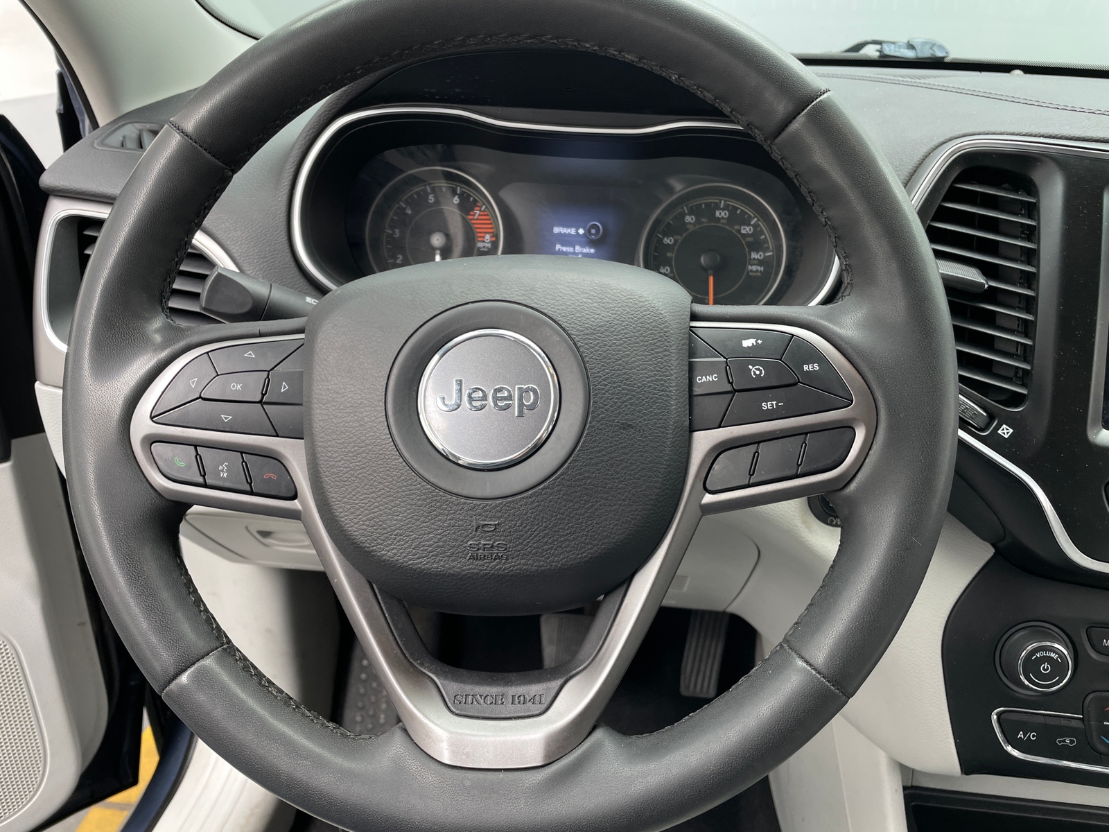 Thumbnail: 2022 Jeep Cherokee - 4