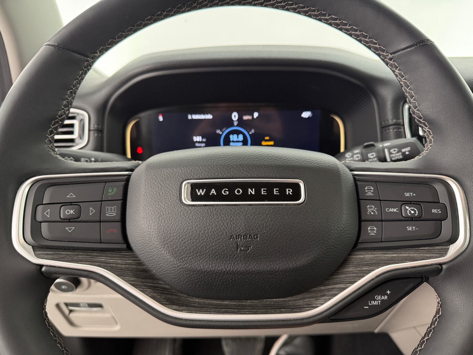 Thumbnail: 2024 Jeep Wagoneer - 4