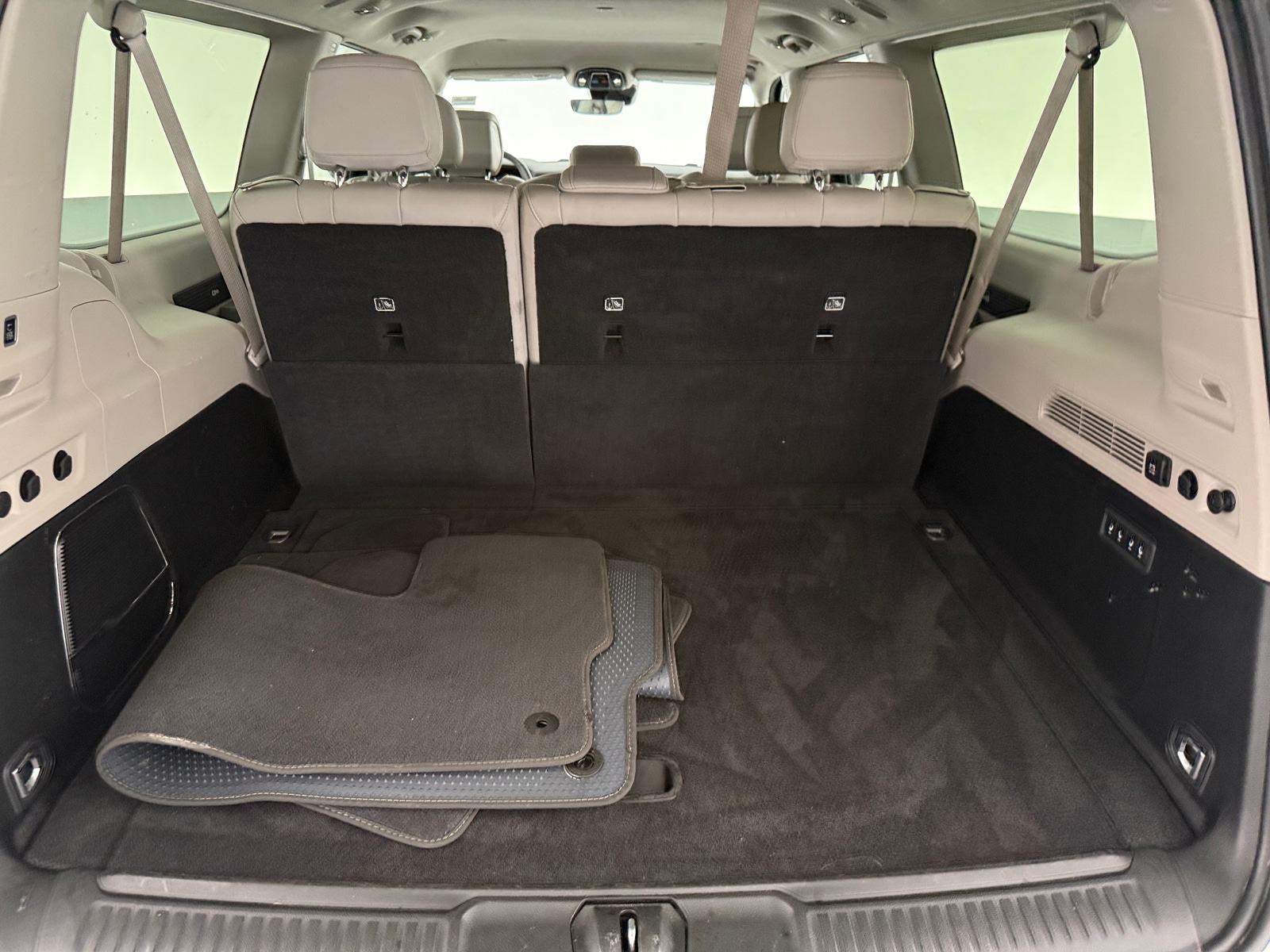 Thumbnail: 2024 Jeep Wagoneer - 6